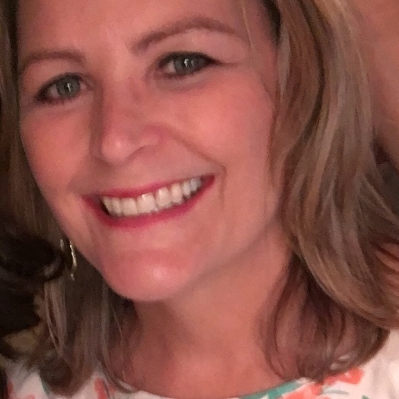 Meet your Posher, Laurie - Picture 1 of 1